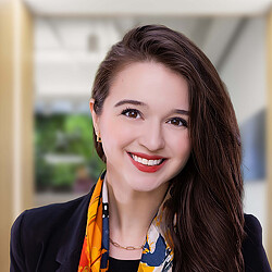 Lorena Knezevic headshot